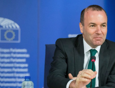 Μ.Βέμπερ: «Να ανοίγουμε πυρ κατά των διακινητών λαθρομεταναστών»